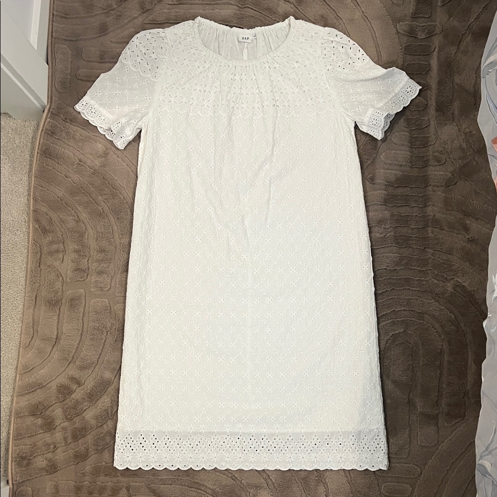 GAP White Eyelet Shift Dress NWOT Size XS